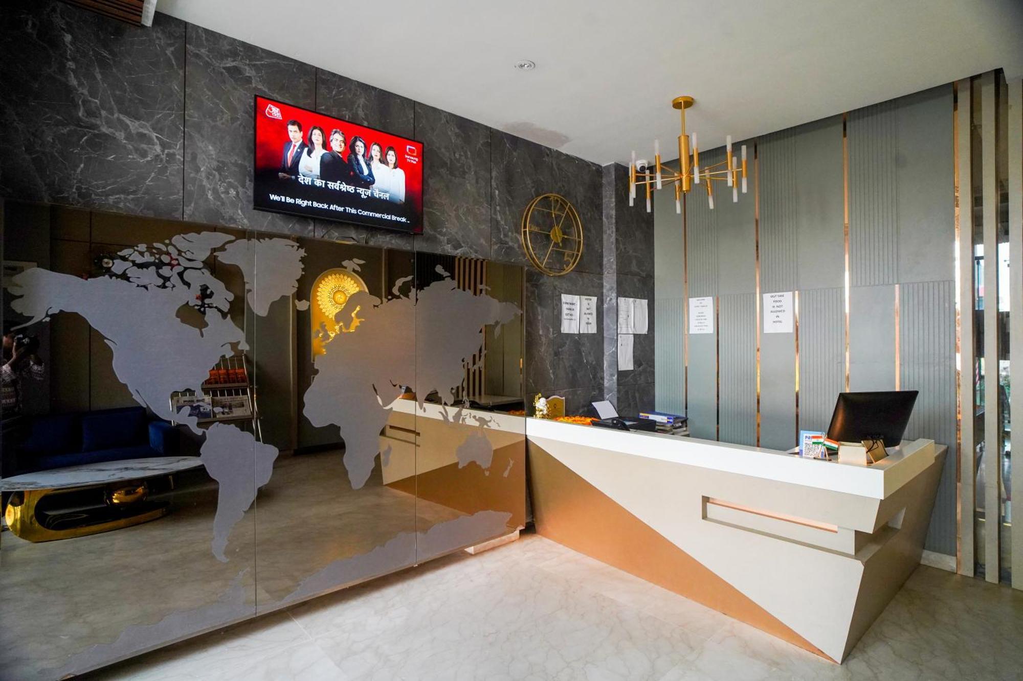 Familia Hotel And Banquets ลัคเนา ภายนอก รูปภาพ