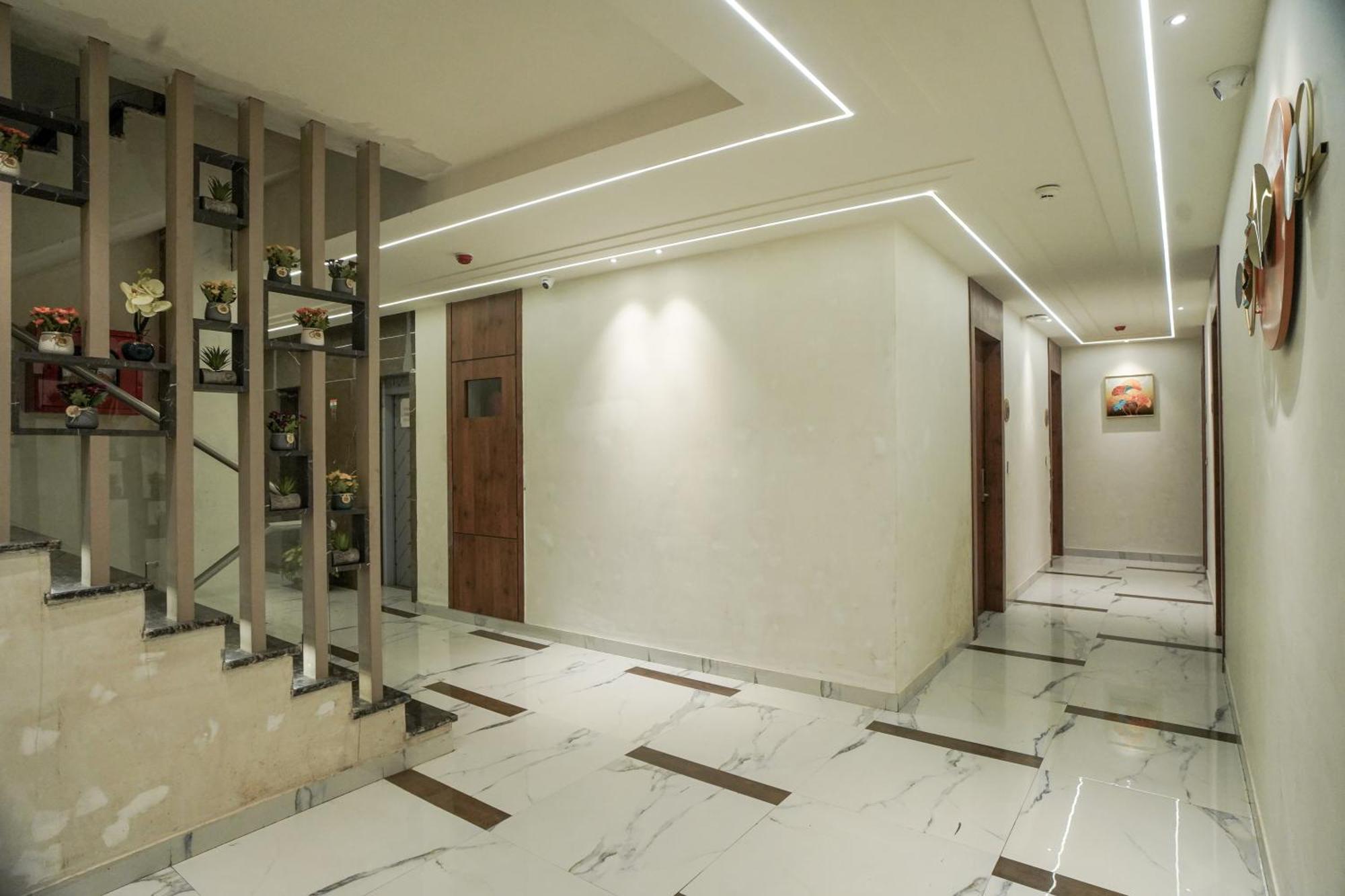 Familia Hotel And Banquets ลัคเนา ภายนอก รูปภาพ